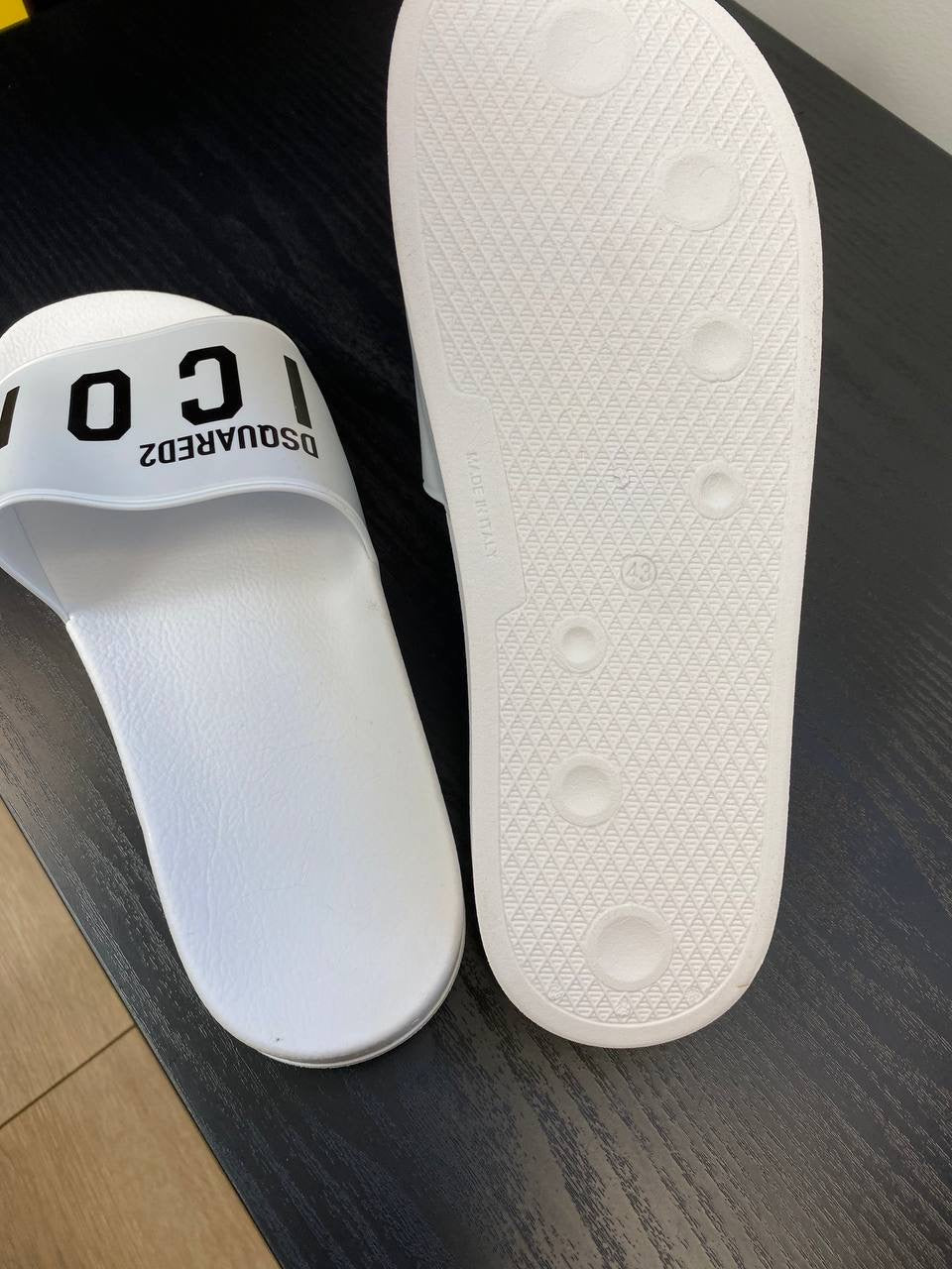 Dsquared2 Sliders