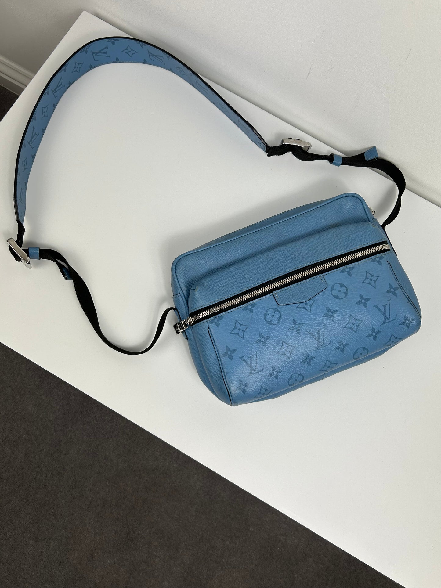 Louis Vuitton Outdoor Messenger