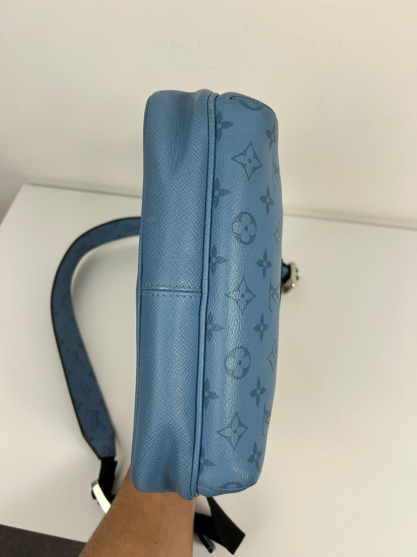 Louis Vuitton Outdoor Messenger