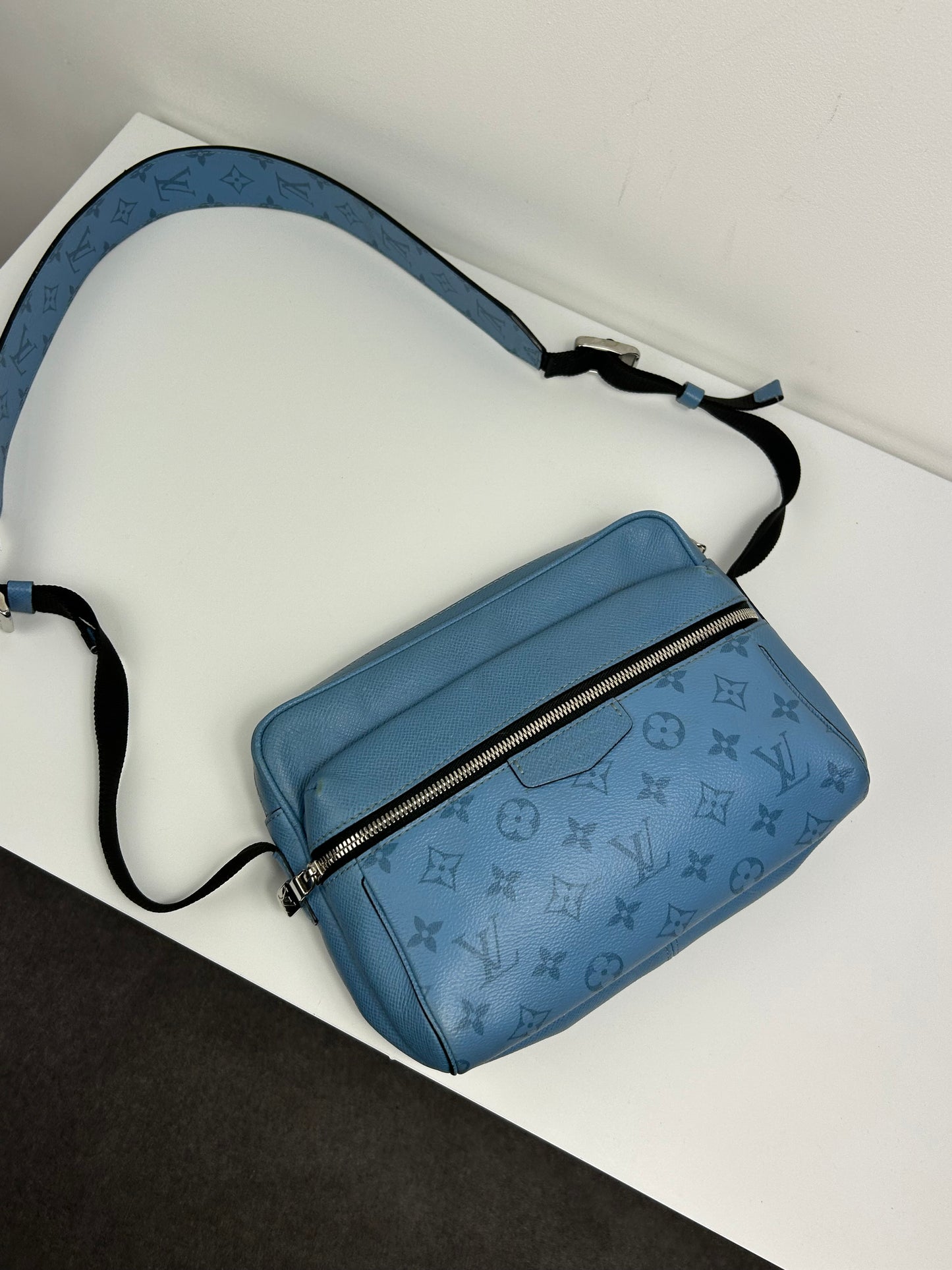 Louis Vuitton Outdoor Messenger